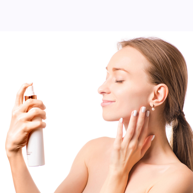 استخدمي رذاذ تثبيت المكياج الطبيعي