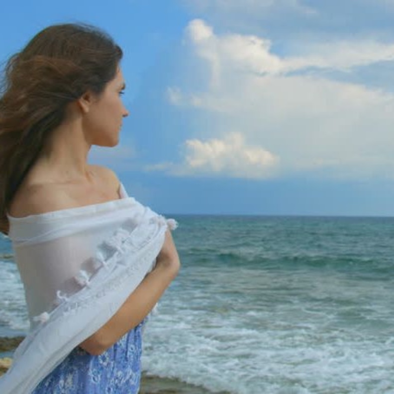 كيف تتقن المرأة فن النسيان للتحرر من الذكريات المؤلمة