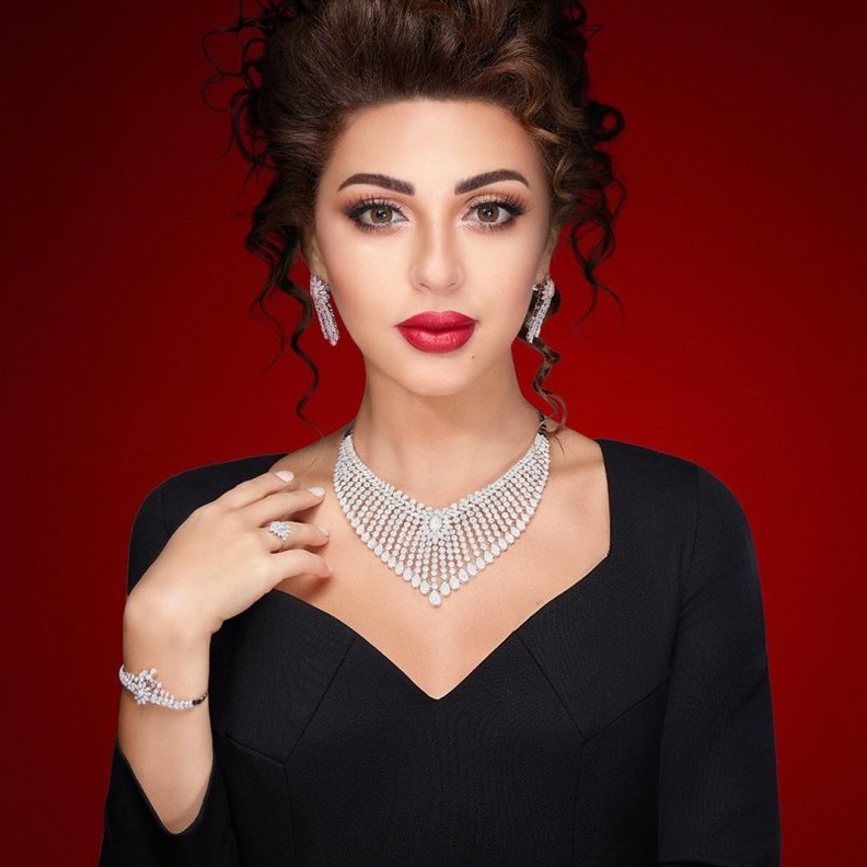  اقراط مرصعة بالالماس و الذهب مستوحاة من نجوى كرم