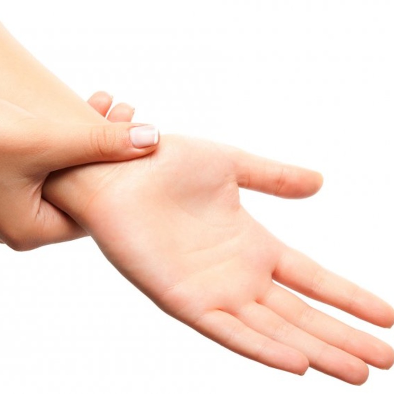 عند كسر معصم اليد يجب عدم تحريك الجزء المصاب