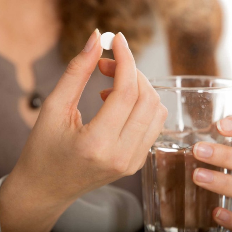 فوائد واضرار استخدام المضاد مع حبوب منع الحمل