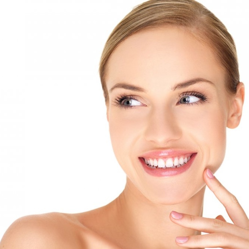 التقشير الالماسي تجدد خلايا البشرة وتمتصها، وتحفز إنتاج الكولاجين