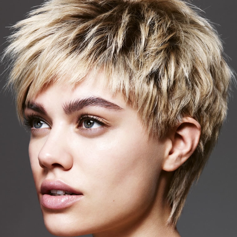 جربي تسريحة الشعر القصيرة لعشاء مميز هذا الصيف