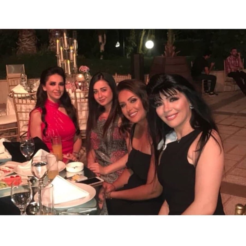 تاج حيدر وصديقاتها 