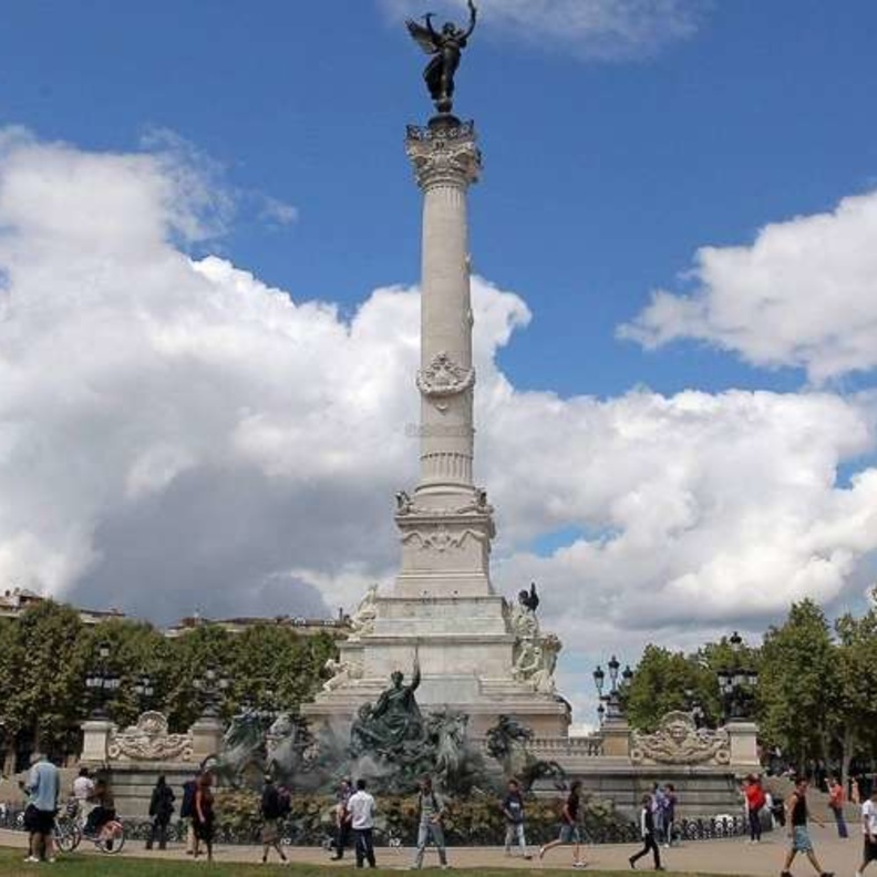 إسبلاناد ديس كينكونسيس Esplanade des Quinconces