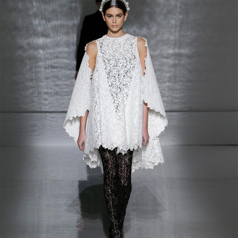 فستان من Givenchy