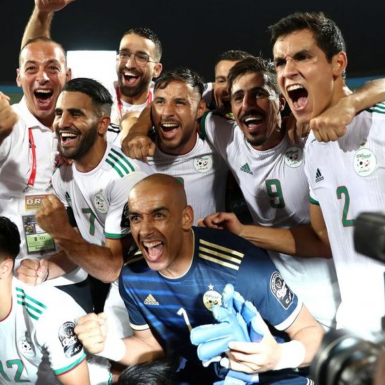 الجزائر هزمت غينيا بالثلاثة