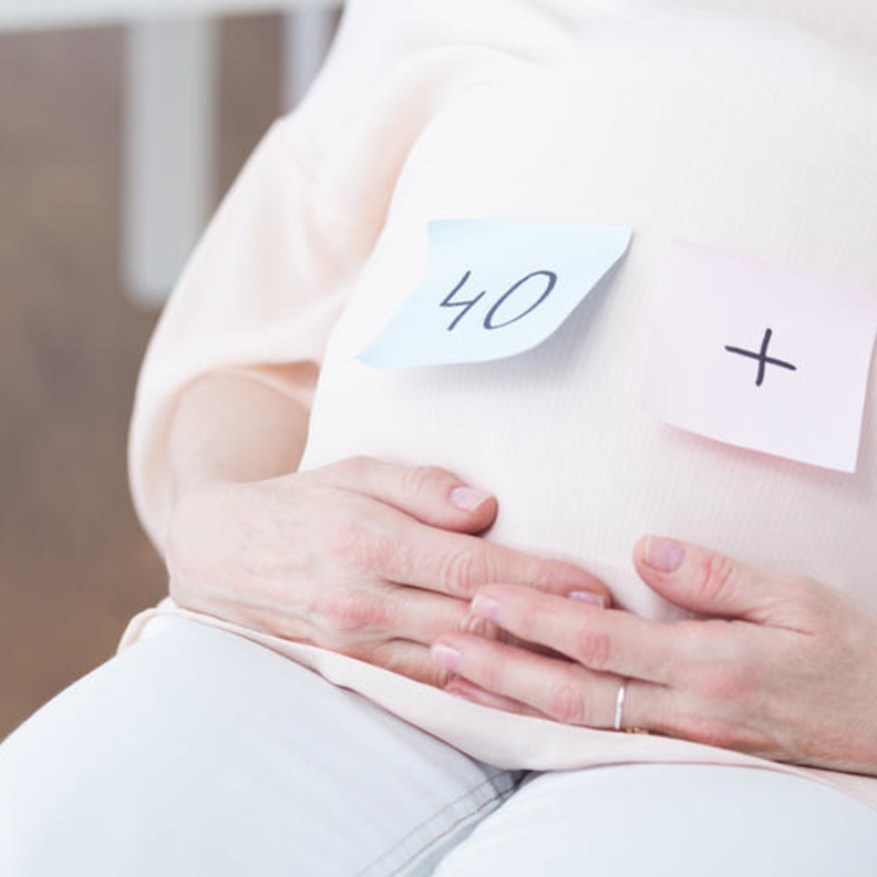 أهم المعلومات عن فرص الحمل بعد سن الأربعين