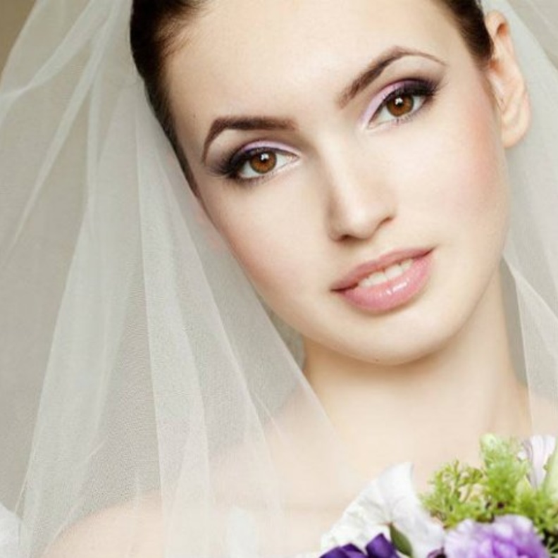 استخدمي زيت الزيتون لتكييف وحماية شفاه العروس من الجفاف أو التشقق قبل يوم الزفاف