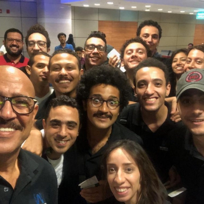 أشرف عبد الباقي مع فرقته