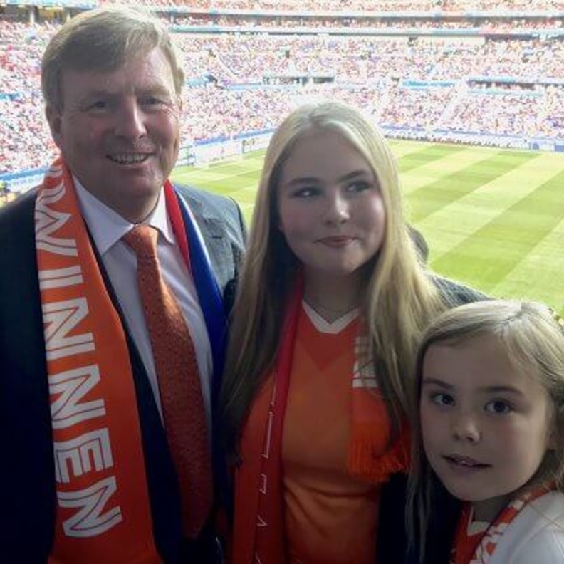  الملك فيليم ألكسندر والأميرة أماليا والأمير أريان