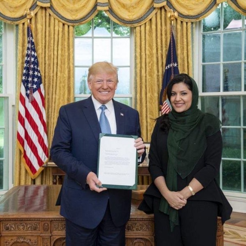 الأميرة ريما بنت بندر بن سلطان سفيرة السعودية تسلم أوراق اعتمادها للرئيس الأمريكي