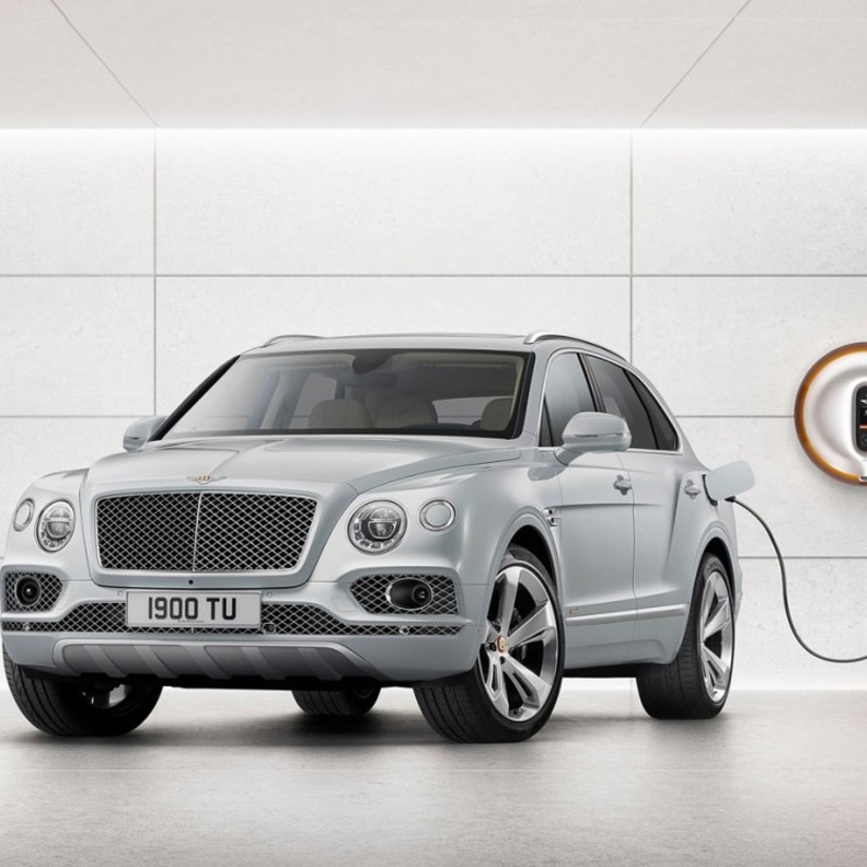 "Bentley" تقدم نسخة هجينة "Plug-in" من سيارتها الفارهة "Bentayga"