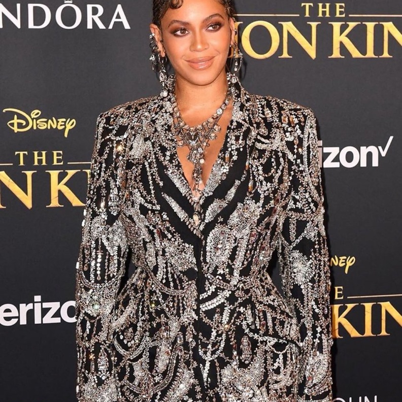 النجمة بيونسيه خلال حضورها العرض الأول لفيلم The Lion King 