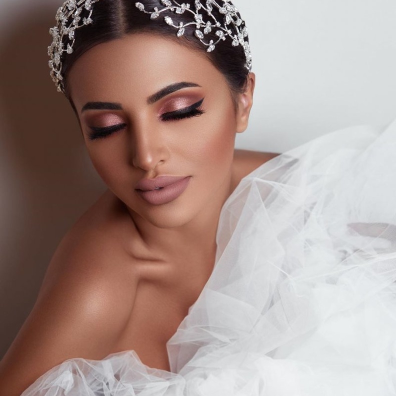 أحدث ألوان المكياج الخليجي لعروس 2019 مستوحاة من خبيرة التجميل حنان النجادة