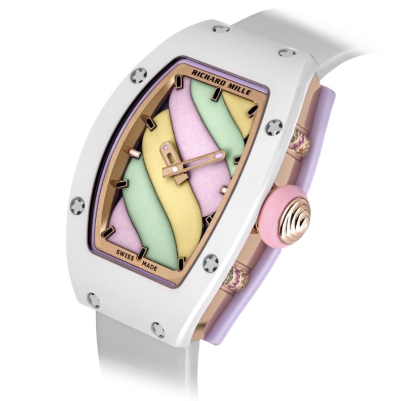 ساعة Date Just الكلاسيكية من Rolex بتصميم مينا أخضر باستيل ومرصعة بالألماس