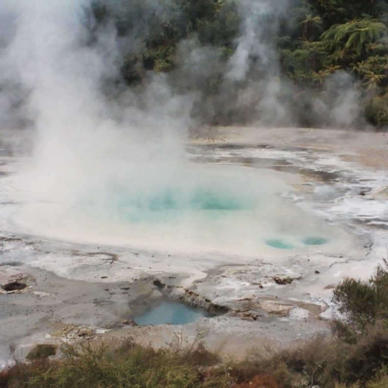 افضل ينابيع ساخنة في العالم لشهر العسل