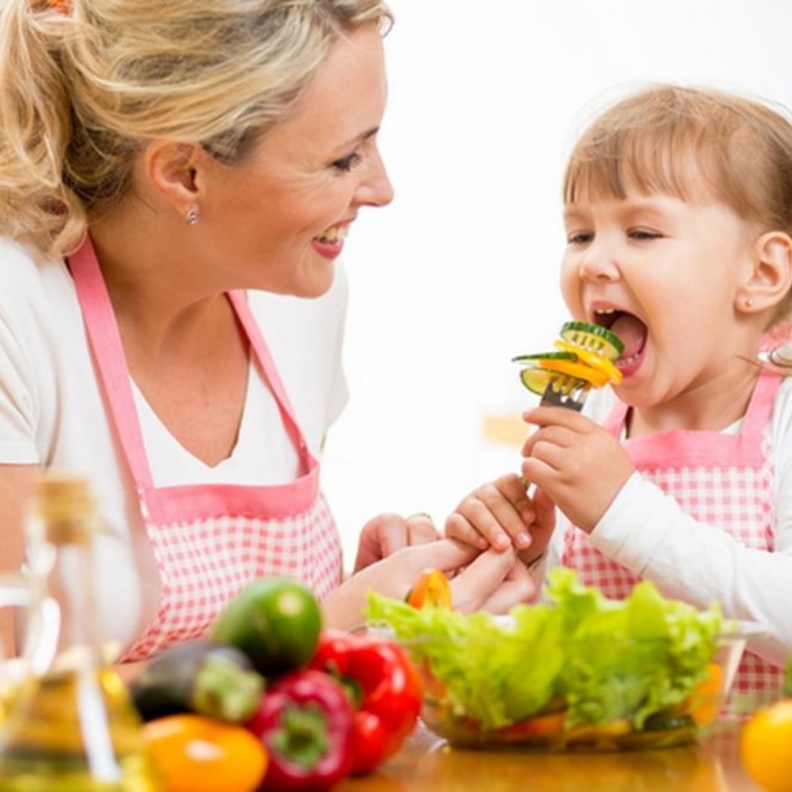 أفضل 5 أطعمة يجب أن يتناولها الطفل لإعداده للموسم الدراسي الجديد