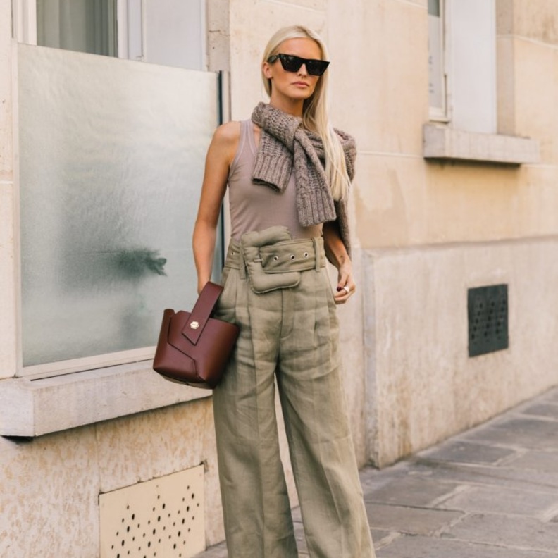 تصاميم ملونة من حقائب اليد مصنوعة من الخشب والبلاستيك