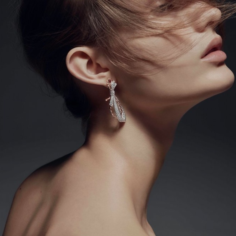 اساور بتصميم الفيونكة للعروس من دار Chaumet 