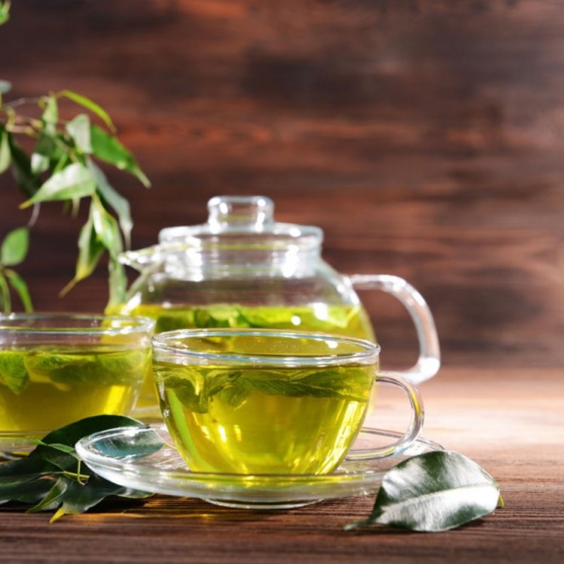 الإفراط في شرب الشاي الأخضر يضر الصحة