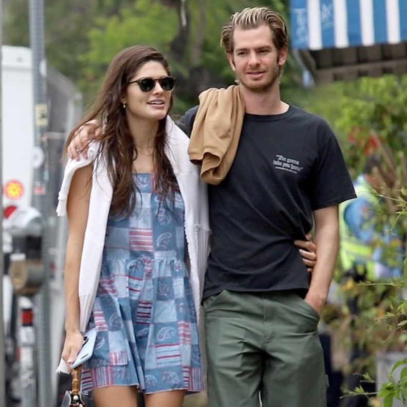 أندرو جارفيلد وحبيبته الجديدة