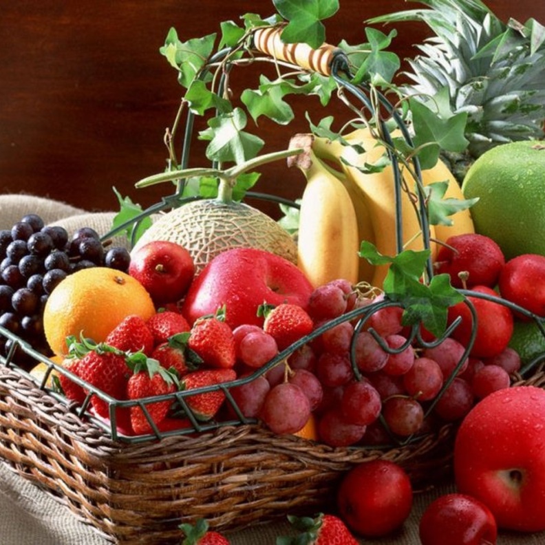 التوت بجميع أنواعه مفيد لتعويض نقص الحديد بجسم العروس