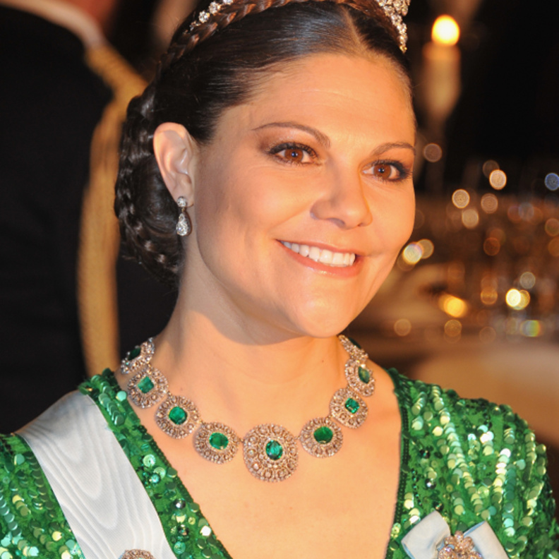 الأميرة فيكتوريا ترتدي أقراط The Swedish Diamond Epaulette Earrings