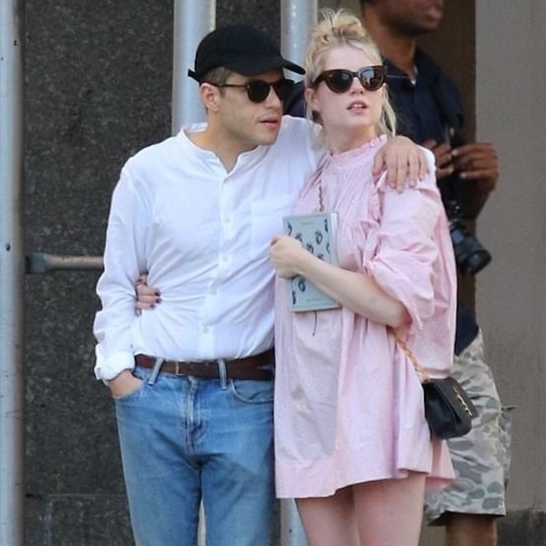 رامي مالك ولوسي بوينتون