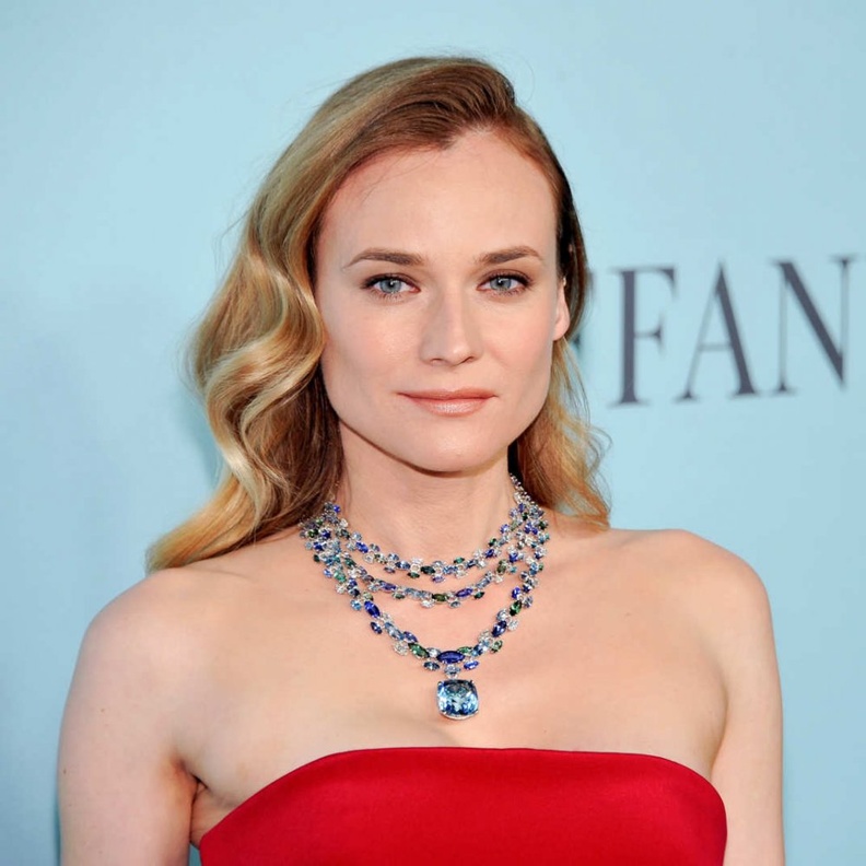 ديان كروغر ترتدي أقراط من ميسيكا