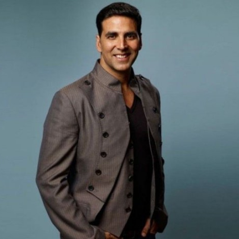 أكشاي كومار يتمنى التوفيق للبعثة الهندية النسائية إلى الفضاء