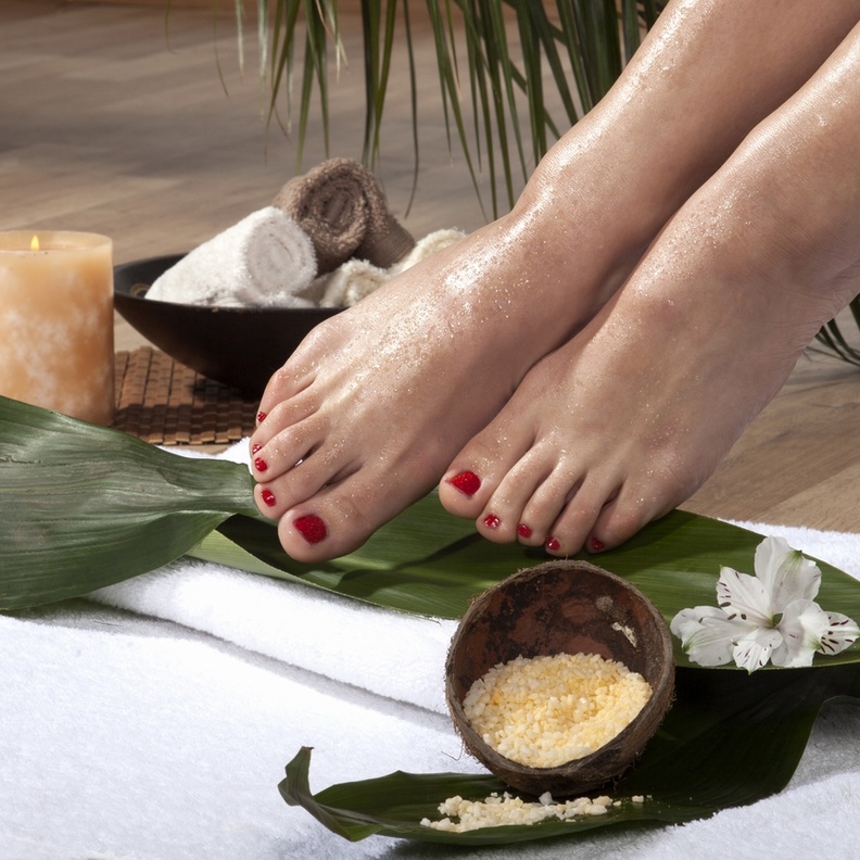 الخلطات الطبيعية تخلصك من جفاف القدمين