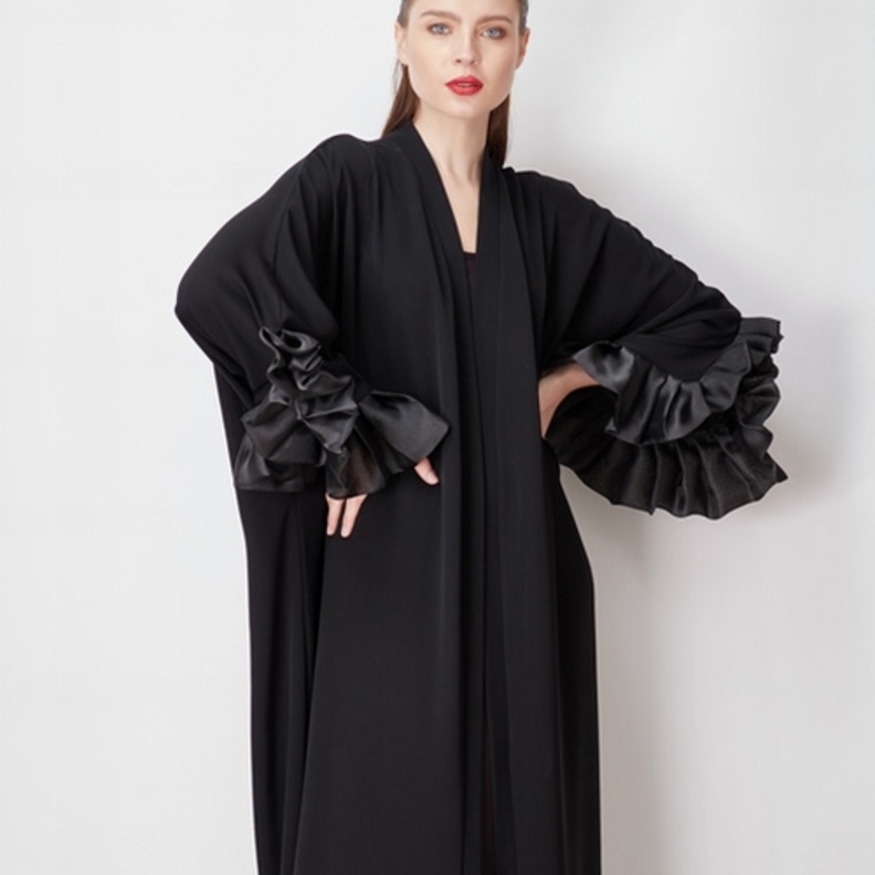  أناقة الأسود بتصميم راقي وجذاب من عبايات موزان