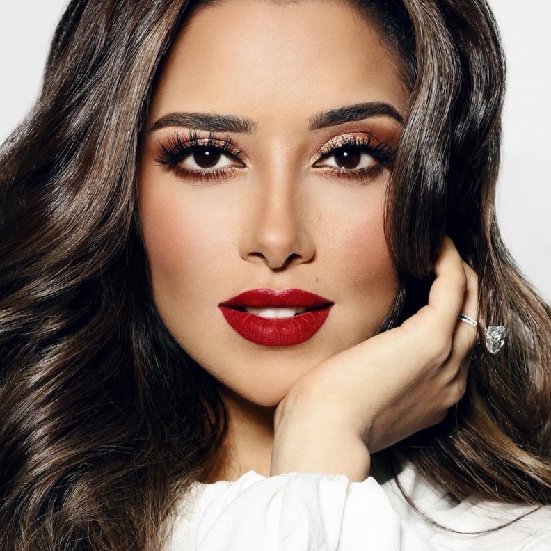 الوان احمر شفاه مات باسلوب النجمة بلقيس فتحي