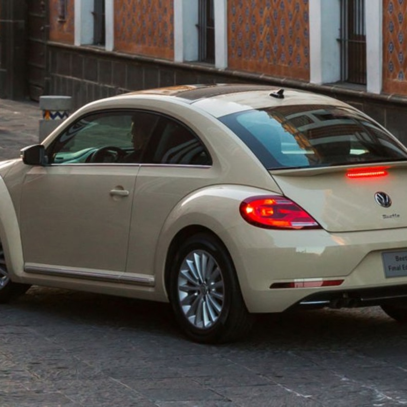 حصلت النسخة الكوبيه "SE" على حليات من الكروم طالت الجسم والسقف الخارجي