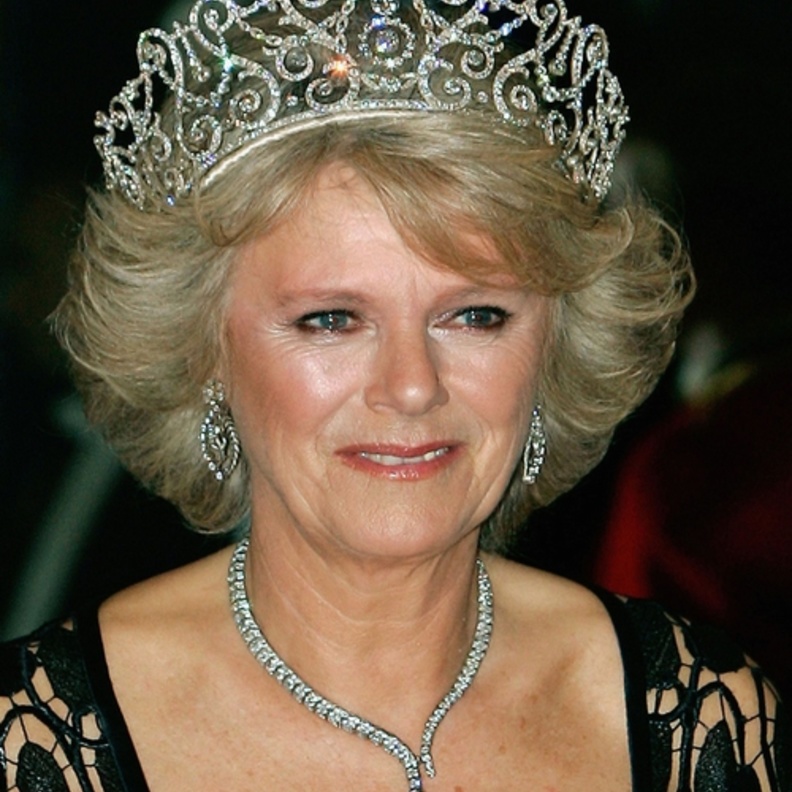 كاميلا باركر ترتدي تاج Delhi Durbar Tiara