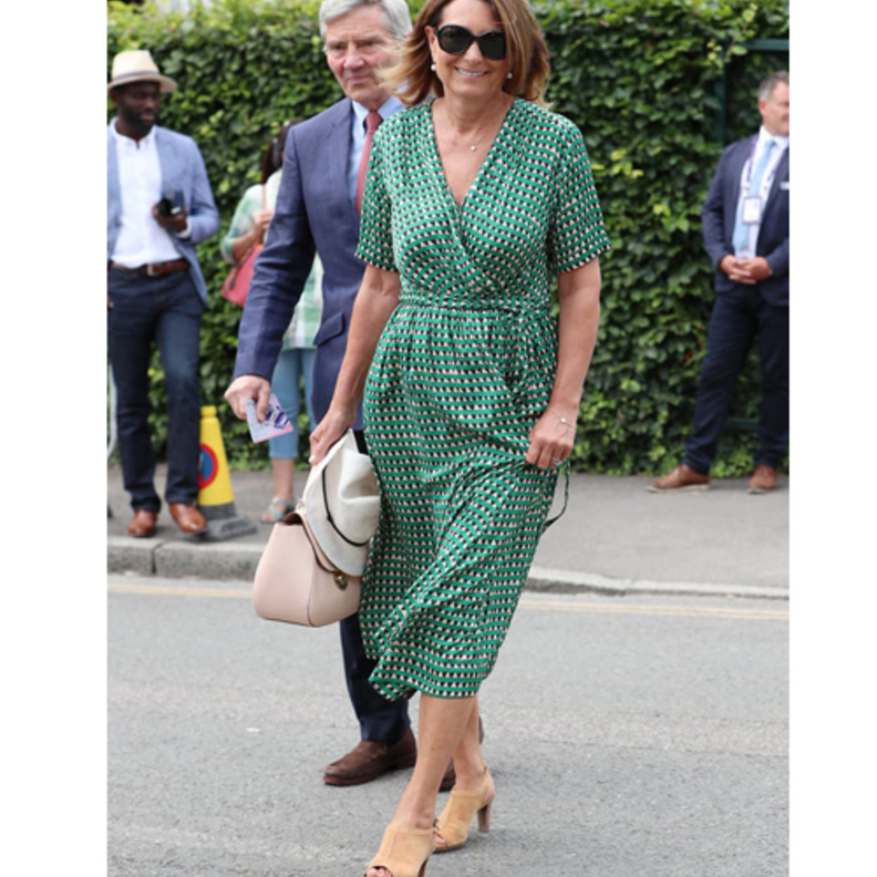 أناقة اللون الأحمر في إطلالة والدة الاميرة كيت ميدلتون kate Middleton