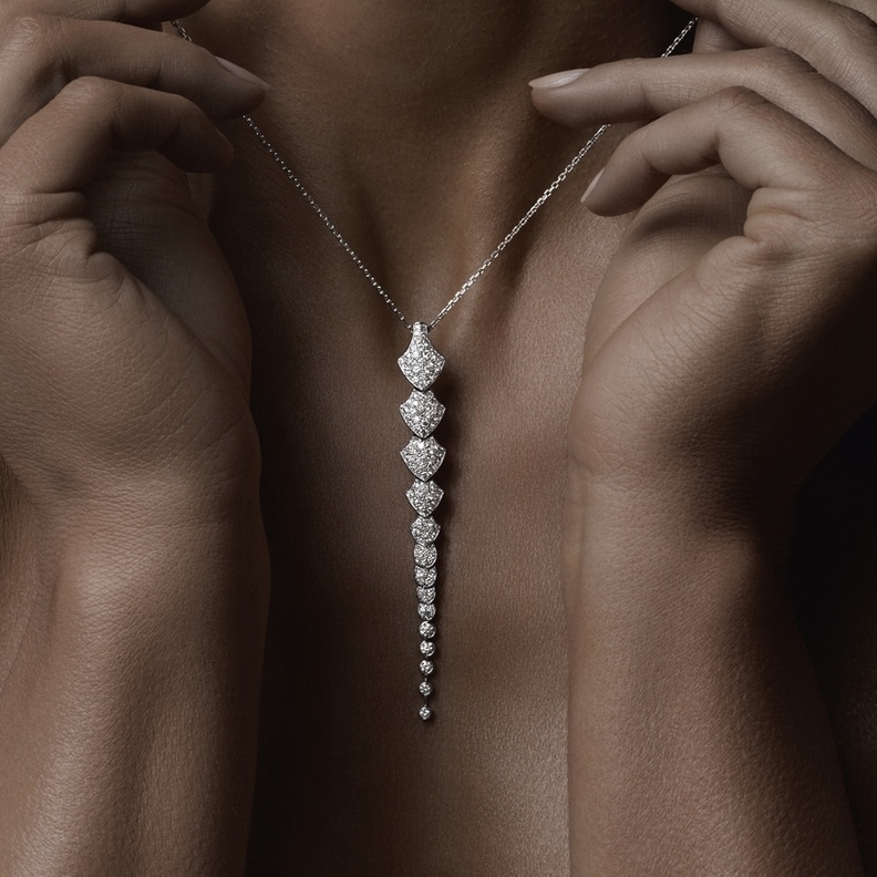 قلادة أكيليس Akillis الطويلة 