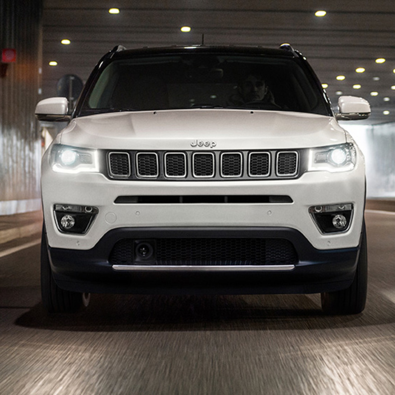 القيادة أمتع مع سيارة جيب كومباس Jeep® Compass الجديدة كليا