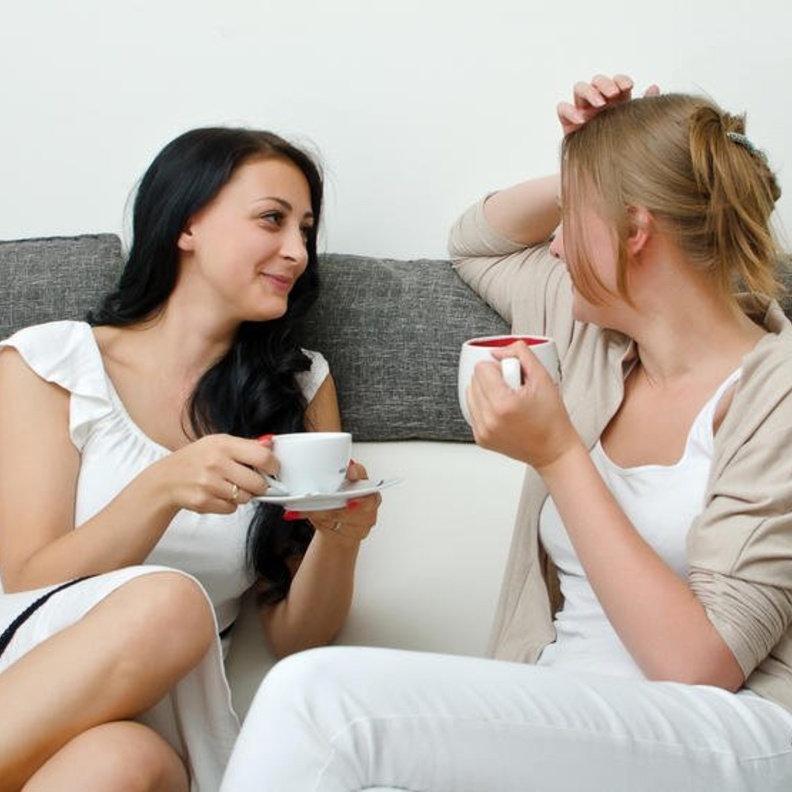 كيف تتجنب الزوجة تأثير صديقاتها على حياتها الزوجية 