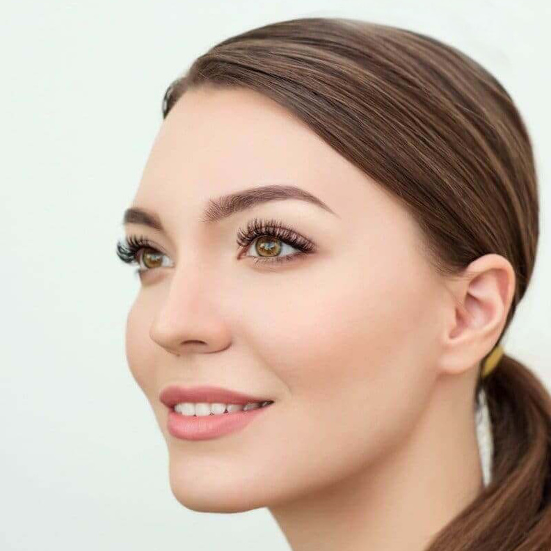 اجعلي رموشك طويلة بوضع زيت الزيتون عليها