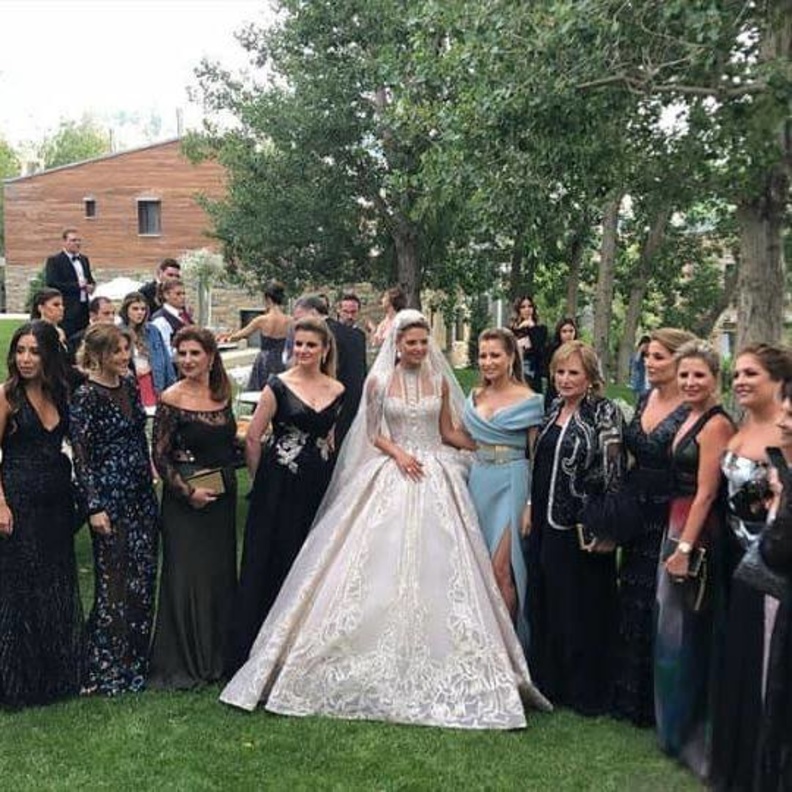 العروس كريستينا صعب برفقة والدها