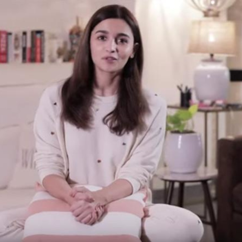 عليا بهات تصطحب معجبيها في جولة في داخل منزلها الجديد في مومباي