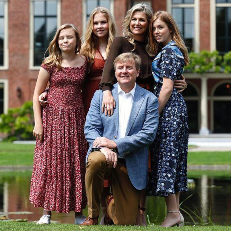 صور رسمية من عطلة العائلة الهولندية المالكة