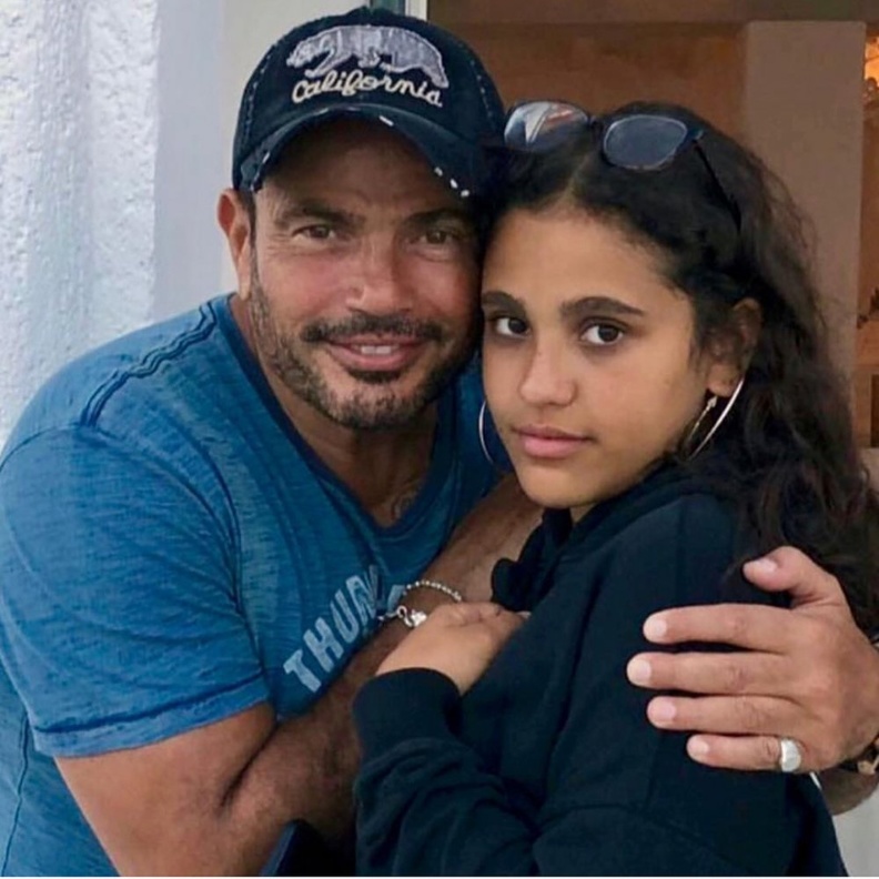 عمرو دياب وابنته جانا 