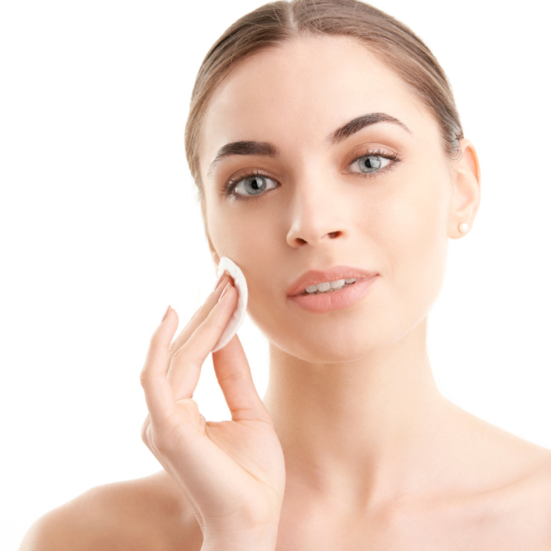 استخدمي التونر لبشرتك الدهنية