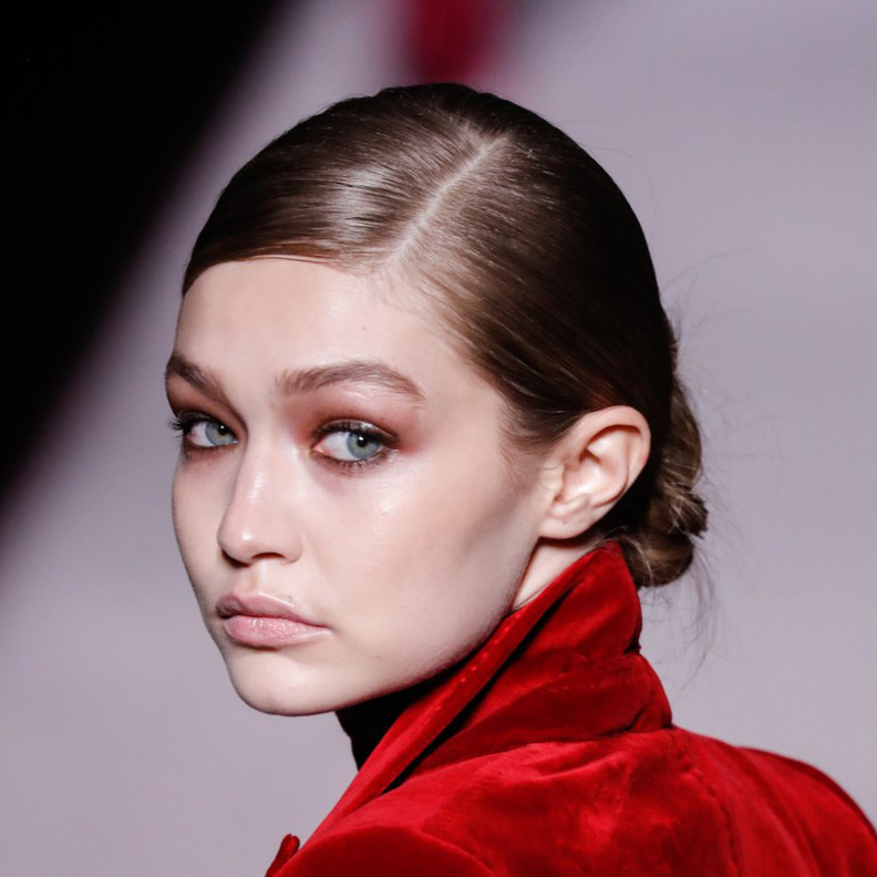 مكياج عيون باللون الاحمر احدث موضة في صيف 2019 منTom Ford