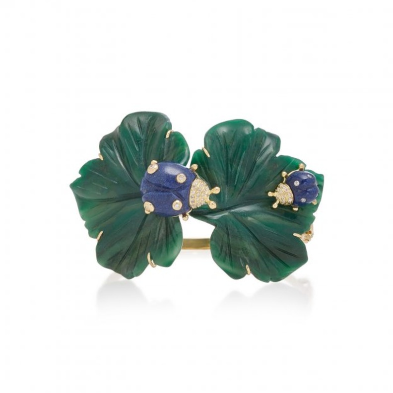 شوكر ذهب أبيض بتمصيم مفتوح من الأمام ومزين بأشكال الورود المرصعة بالماس من David Morris