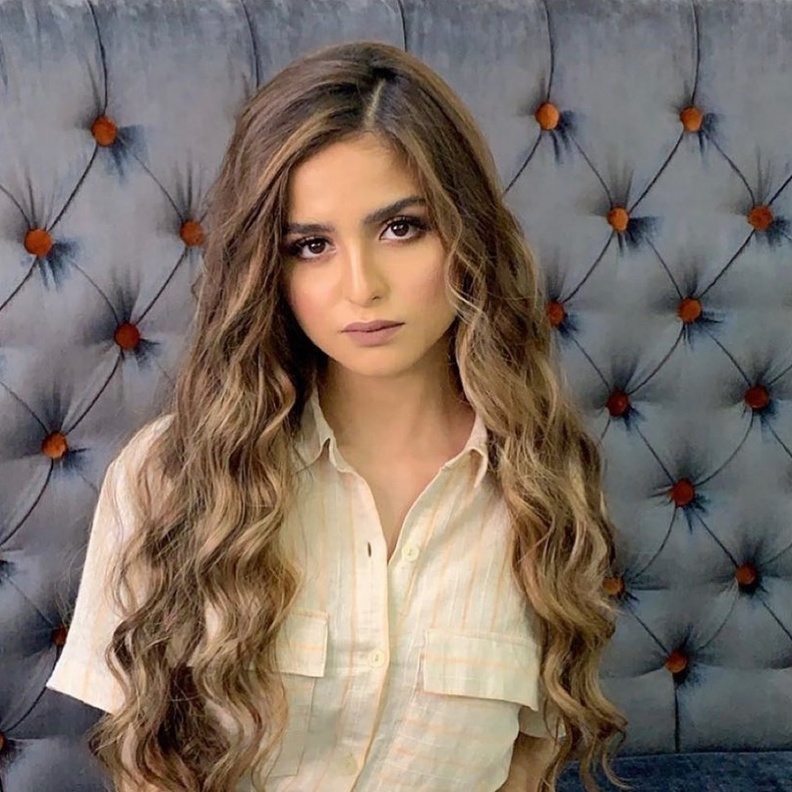 حلا الترك تتخلى عن والدتها