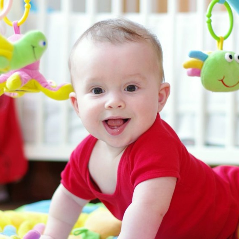  كيفية التعامل مع الطفل في عمر عشرة شهور